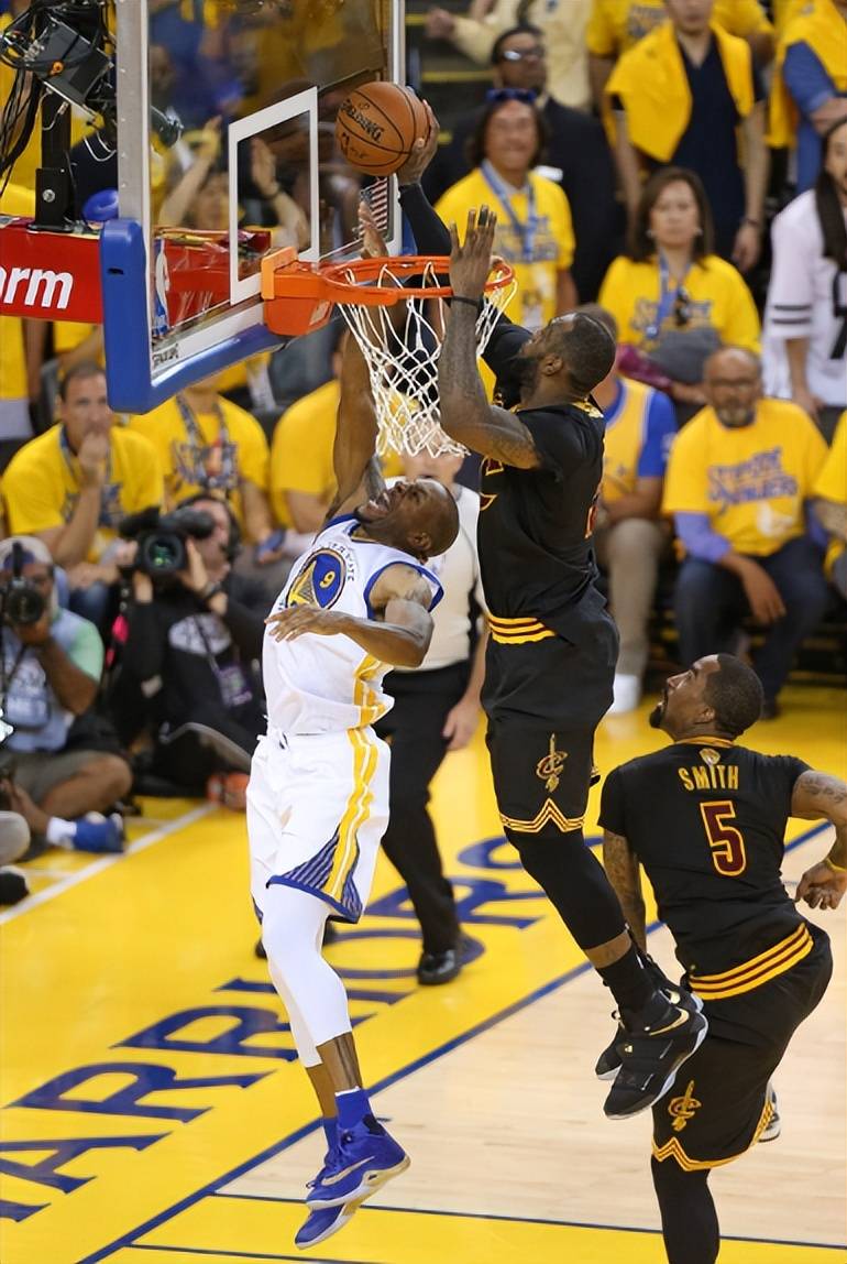 关于詹姆斯重要时刻重返赛场，独行侠带队取胜！比赛高潮迭起的信息