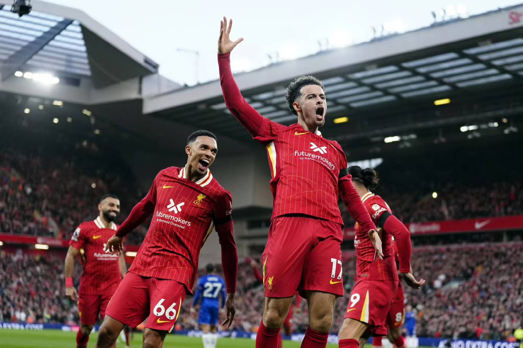 关于萨拉赫重返赛场，刷新纪录首场状态出色，切尔西观众沸腾！比赛高潮迭起的信息