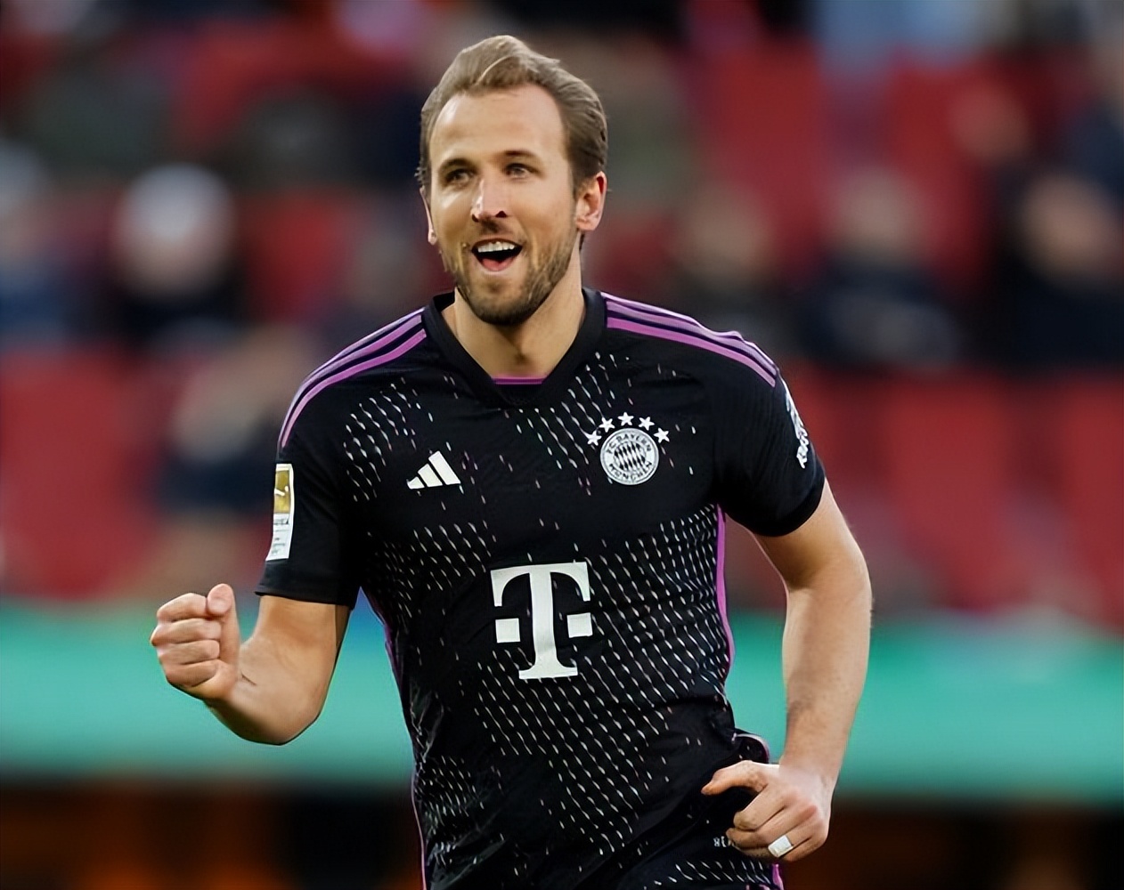 九游iOS正版手游包含凯恩迎来十二赛季出色发挥,德国队观众热烈欢呼!气势如虹延续的词条